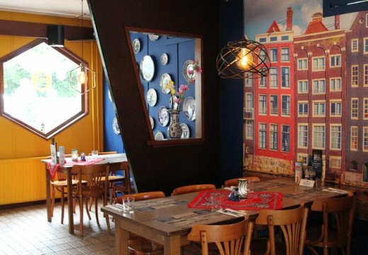 Restaurant De Bijenkorf binnen.jpg